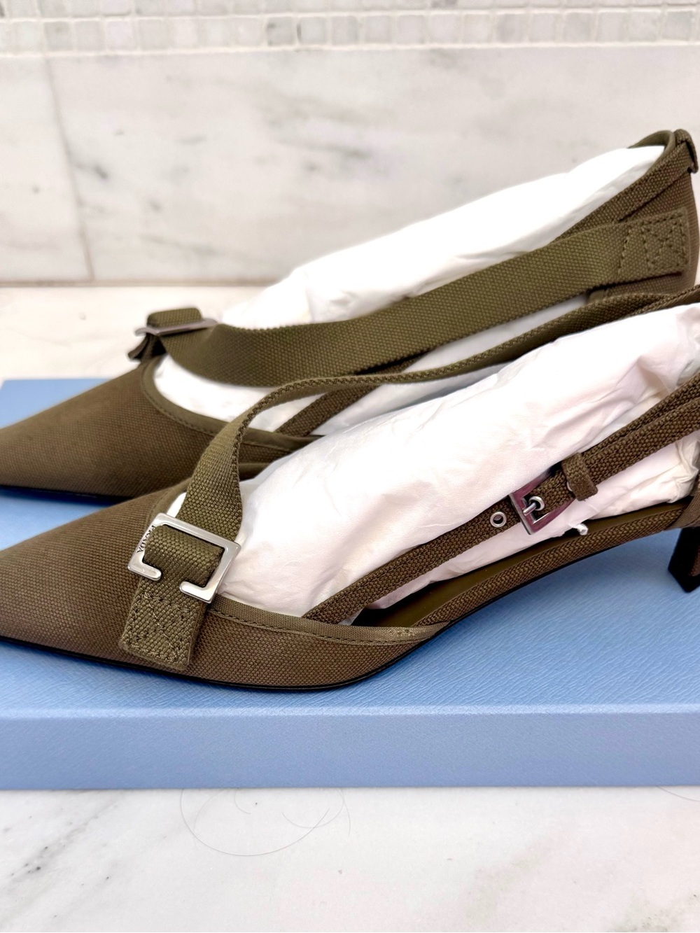 Prada Canvas Pumps - New with Box & Receipt - size EU 40/US 10 - Militaire - Picture 2 of 8